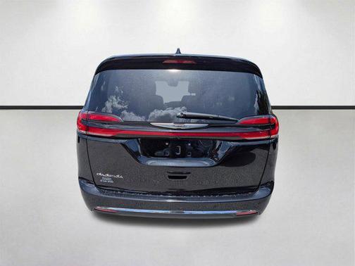 Diamond Black Crystal Pearlcoat 2024 Chrysler Pacifica Touring L