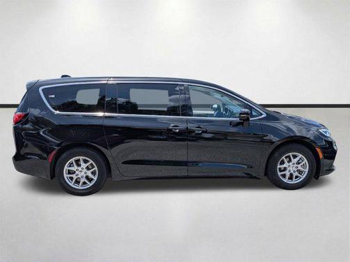 Diamond Black Crystal Pearlcoat 2024 Chrysler Pacifica Touring L