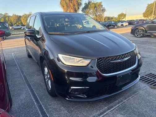 Diamond Black Crystal Pearlcoat 2024 Chrysler Pacifica Touring L