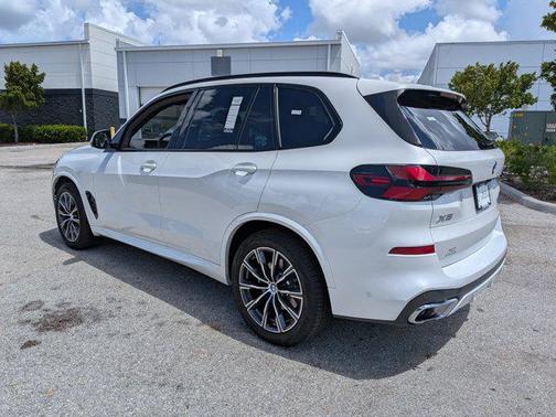 Mineral White Metallic 2026 BMW X5 sDrive40i