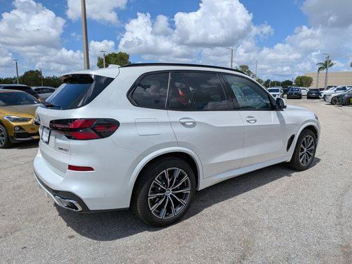 Mineral White Metallic 2026 BMW X5 sDrive40i