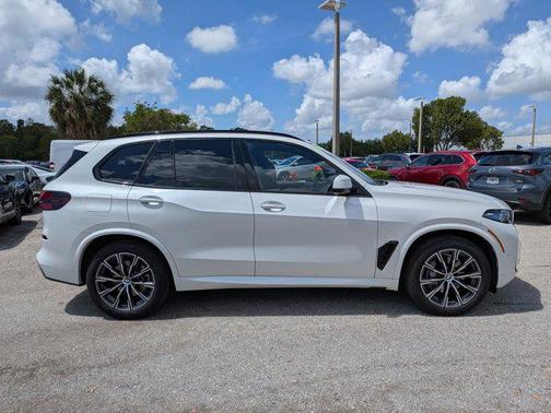 Mineral White Metallic 2026 BMW X5 sDrive40i