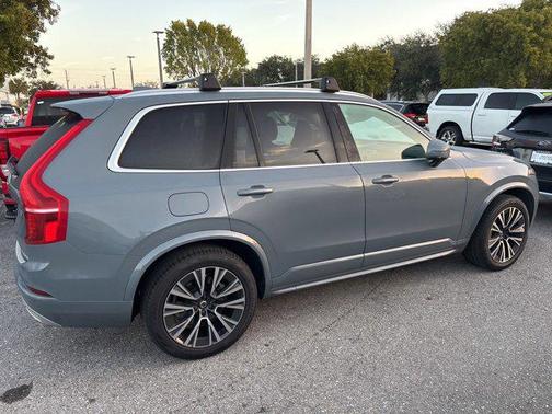 2021 Volvo XC90 T6 Momentum