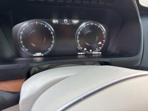 2021 Volvo XC90 T6 Momentum