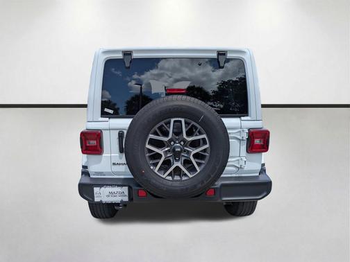 Bright White Clearcoat 2025 Jeep Wrangler 4-Door Sahara 4x4