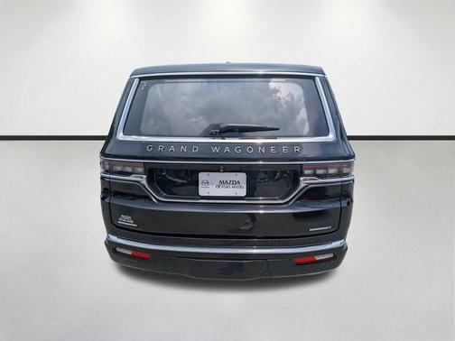 Diamond Black Crystal Pearlcoat 2022 Jeep Grand Wagoneer Series III 4x4