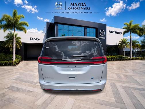 Silver Mist Clearcoat 2024 Chrysler Pacifica Hybrid Select