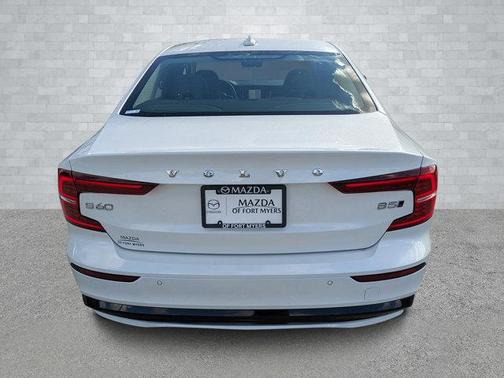 2024 Volvo S60 B5 Core Dark Theme