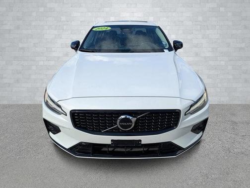 2024 Volvo S60 B5 Core Dark Theme