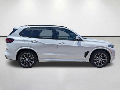 Mineral White Metallic 2026 BMW X5 xDrive40i