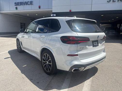 Mineral White Metallic 2026 BMW X5 xDrive40i