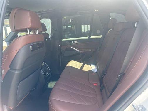 Mineral White Metallic 2026 BMW X5 xDrive40i