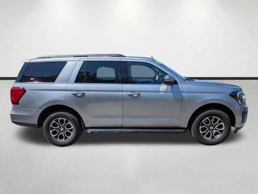 ICONIC SILVER METALLIC 2024 Ford Expedition XLT