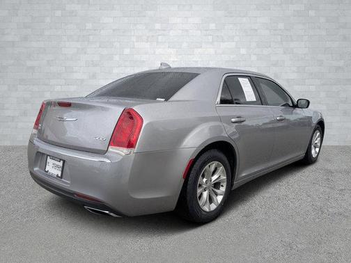2016 Chrysler 300 Limited