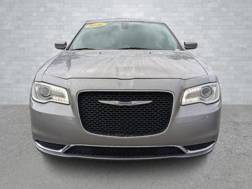 2016 Chrysler 300 Limited