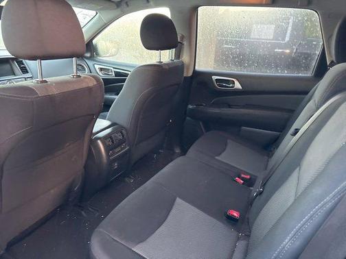 2018 Nissan Pathfinder SV