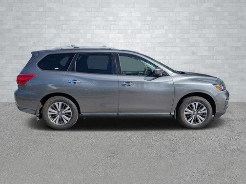 2018 Nissan Pathfinder SV