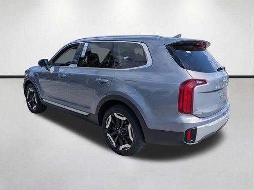 Everlasting Silver 2025 Kia Telluride S