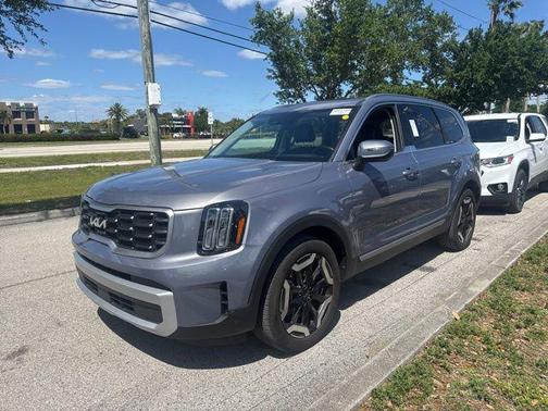 Everlasting Silver 2025 Kia Telluride S