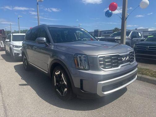 Everlasting Silver 2025 Kia Telluride S