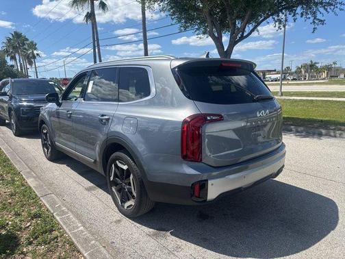 Everlasting Silver 2025 Kia Telluride S