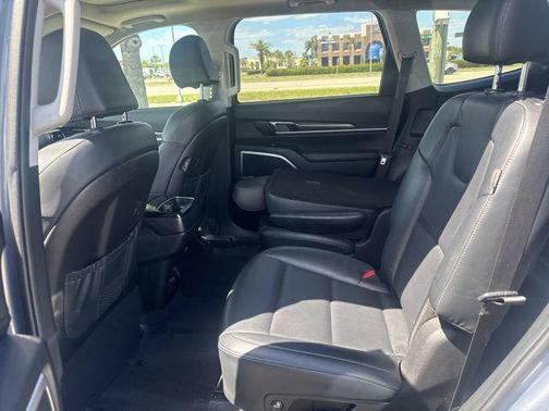 Everlasting Silver 2025 Kia Telluride S