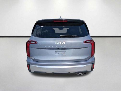 Everlasting Silver 2025 Kia Telluride S