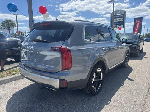 Everlasting Silver 2025 Kia Telluride S