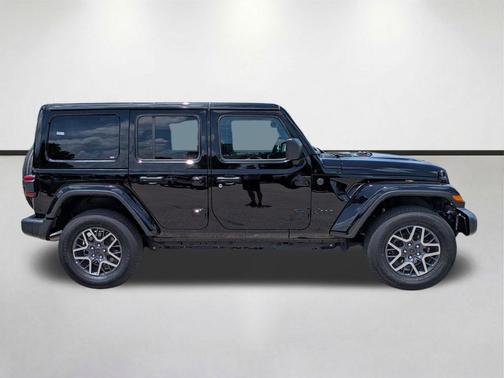 Black Clearcoat 2025 Jeep Wrangler 4-Door Sahara 4x4