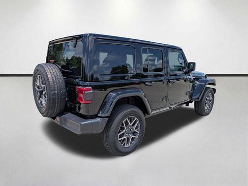Black Clearcoat 2025 Jeep Wrangler 4-Door Sahara 4x4