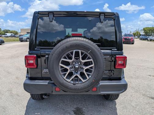 Black Clearcoat 2025 Jeep Wrangler 4-Door Sahara 4x4