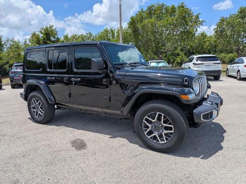 Black Clearcoat 2025 Jeep Wrangler 4-Door Sahara 4x4