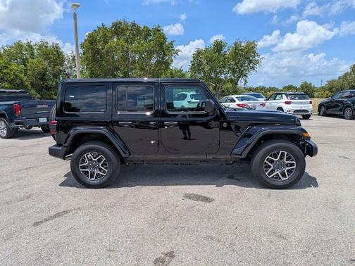 Black Clearcoat 2025 Jeep Wrangler 4-Door Sahara 4x4