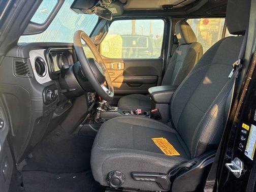 Black Clearcoat 2025 Jeep Wrangler 4-Door Sahara 4x4
