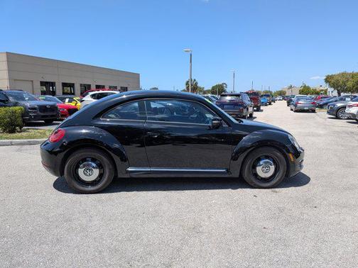 Black Uni 2015 Volkswagen Beetle 1.8T