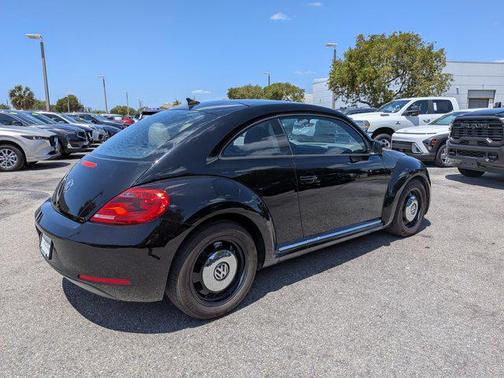 Black Uni 2015 Volkswagen Beetle 1.8T