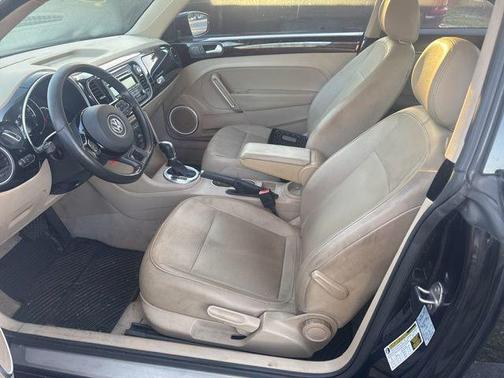 Black Uni 2015 Volkswagen Beetle 1.8T