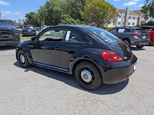 Black Uni 2015 Volkswagen Beetle 1.8T