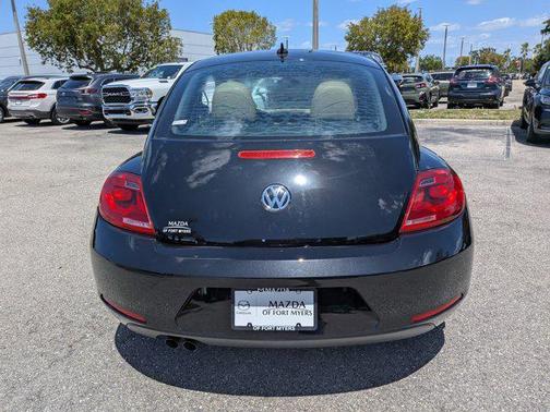 Black Uni 2015 Volkswagen Beetle 1.8T