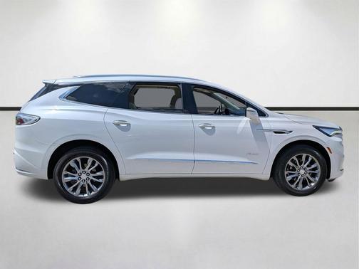 White Frost Tricoat 2022 Buick Enclave FWD Avenir