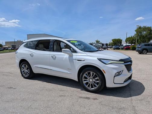 White Frost Tricoat 2022 Buick Enclave FWD Avenir