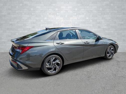 2025 Hyundai ELANTRA SEL