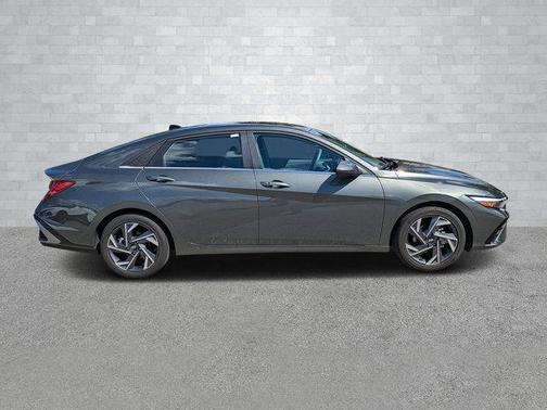 2025 Hyundai ELANTRA SEL