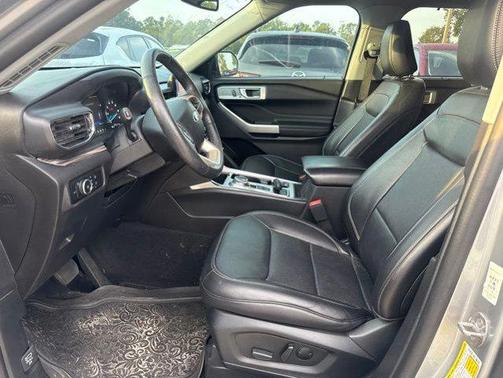 Iconic Silver Metallic 2023 Ford Explorer Limited