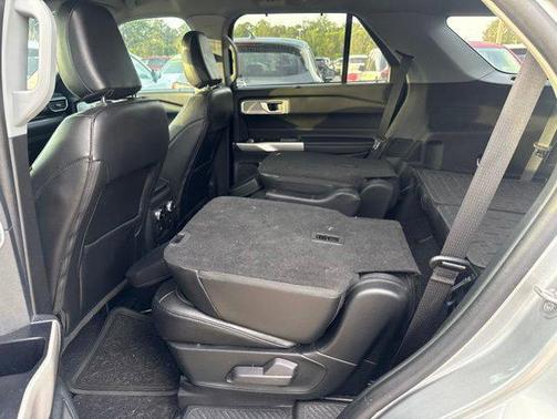 Iconic Silver Metallic 2023 Ford Explorer Limited