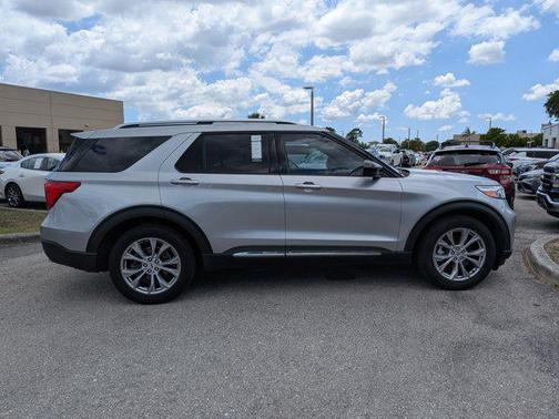 Iconic Silver Metallic 2023 Ford Explorer Limited