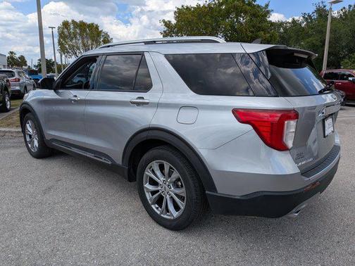 Iconic Silver Metallic 2023 Ford Explorer Limited