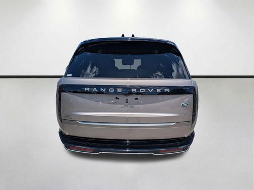 Lantau Bronze Metallic 2023 Land Rover Range Rover P400 SE