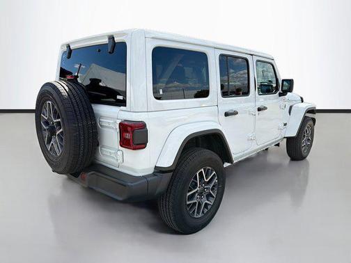 2025 Jeep Wrangler 4-Door Sahara 4x4