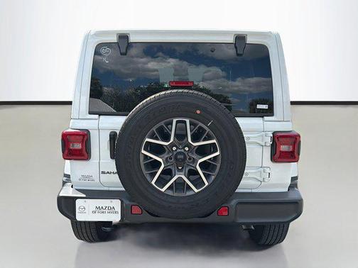 2025 Jeep Wrangler 4-Door Sahara 4x4